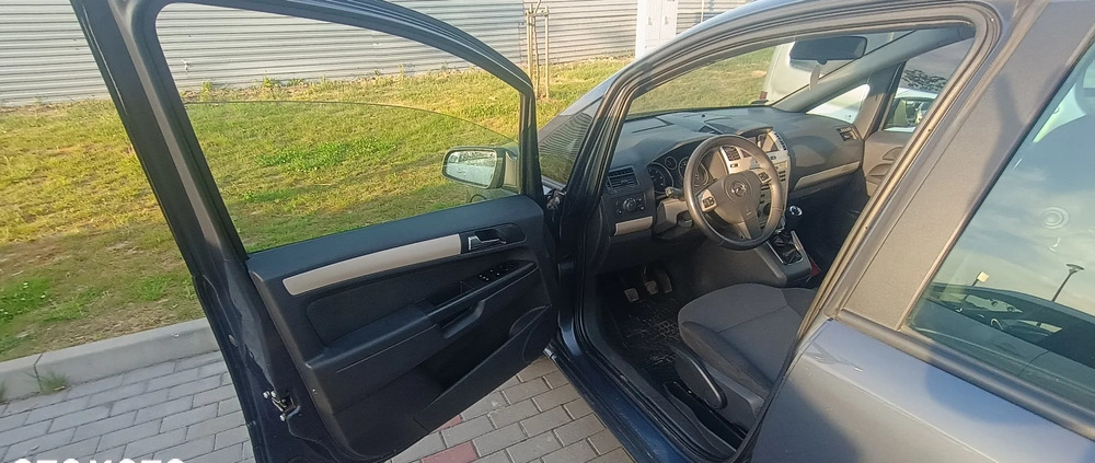 Opel Zafira cena 9800 przebieg: 300000, rok produkcji 2008 z Świdnik małe 56